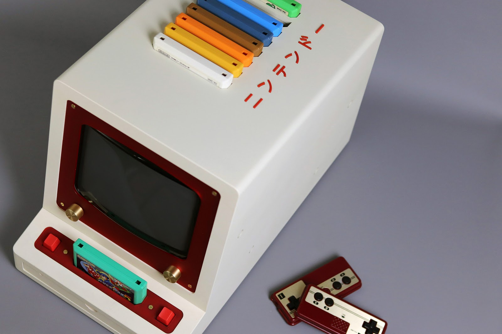 Illustration for article titled Gaming Hardware Artist Turns Nintendo Famicom Into A Retro Computer